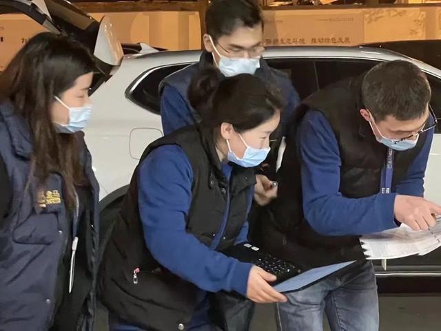 配送小哥太难抢！封控小区买菜买药，特殊时刻靠“智勇双全”