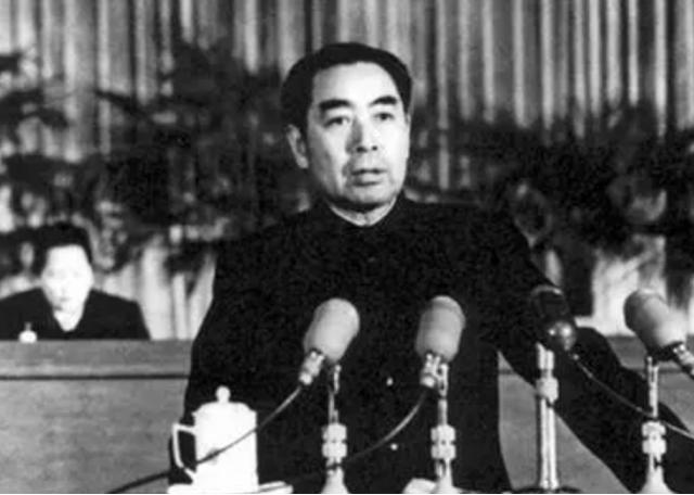 清理周恩来遗物时，办公桌里发现毛主席手书，打开后：众人皆感动