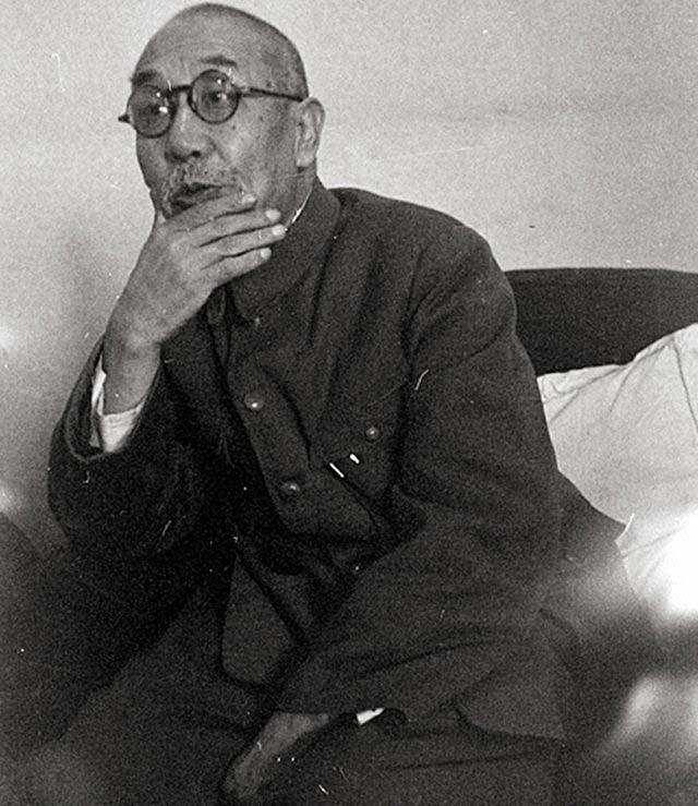 1951年，阎锡山小儿子为了二嫂放弃前程，后赴美开酒馆兼职保险员