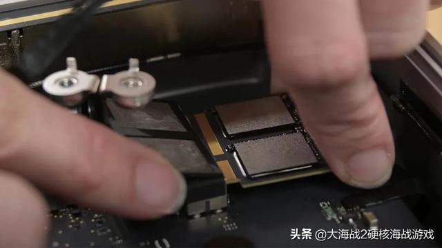 苹果显示器，连电源线都不能拔？