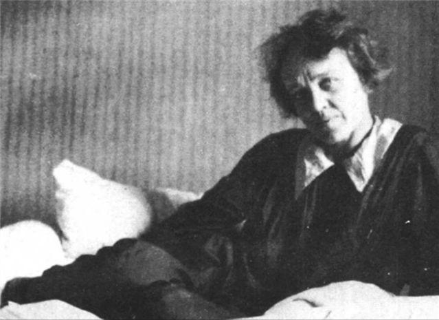 1950年美国女作家逝世，临终前交代：把我的遗产和骨灰都交给朱德