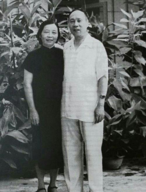 童养媳不堪丈夫毒打怒参军，30年后成开国少将回乡，点名要见前夫