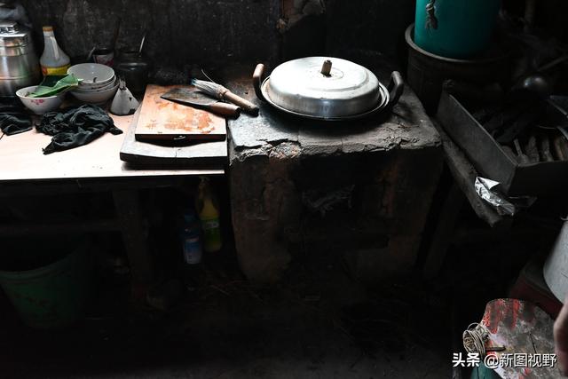 106岁长寿爷爷，每天喝2壶茶，100岁时戒酒，至今还自己烧水做饭