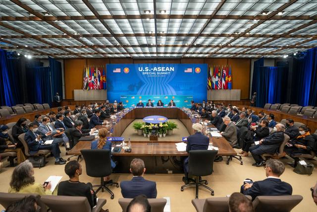 美国东盟峰会上，拜登开出价码拉拢抗华，越南的回答让美下不来台