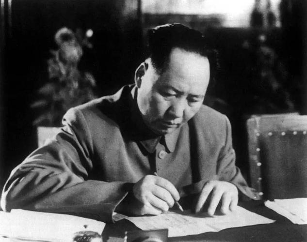 1949年毛主席曾给白崇禧指出两条路，他不走阳关道，偏要去独木桥