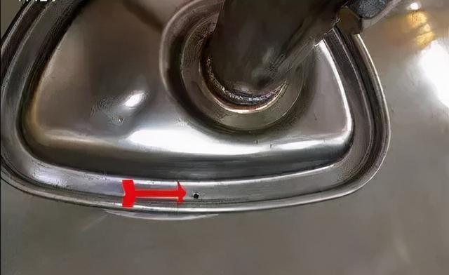 排气管出水怎么回事(排气管滴水什么原因)
