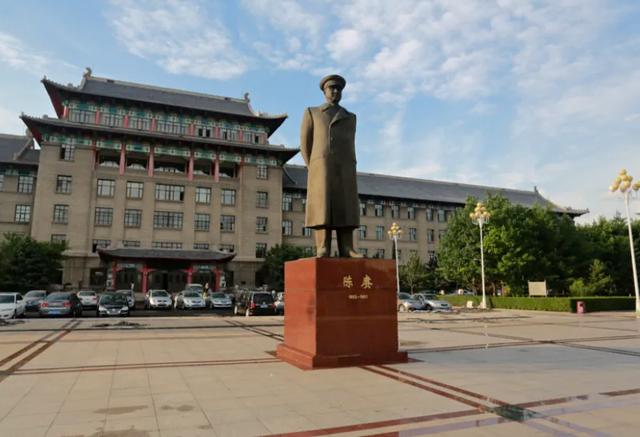 陈赓求情特赦死刑犯，保释后被反映不争气，夜袭检查下达一项命令