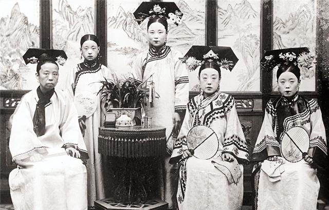 满族美女标准长相(满族男人长相特征)