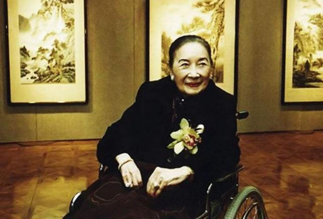 75年蒋介石去世后，宋美龄晚年为什么要去美国？又是靠什么生活？