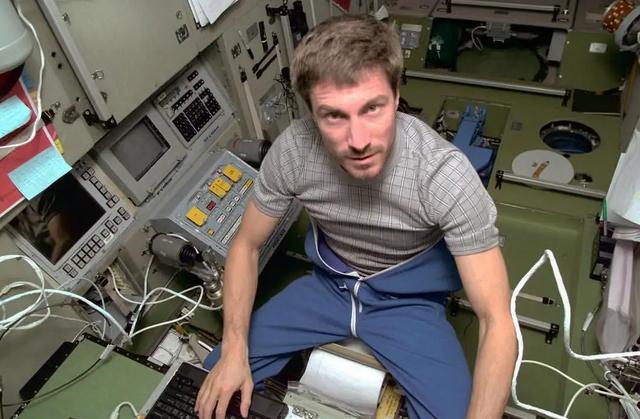 火星距离地球2亿公里，宇航员若要上火星，需要多长时间？