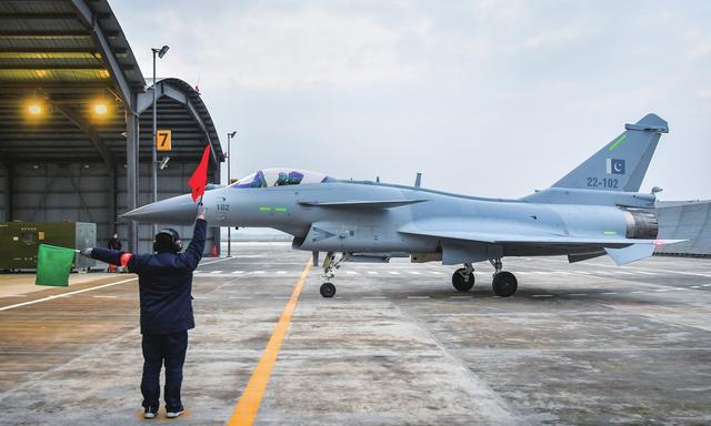 261架对0架，印巴空军重型战机差距悬殊，歼10C如何助巴铁破局？