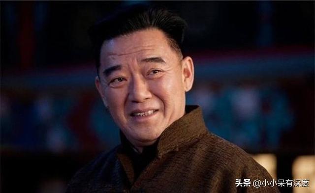 老戏骨李立群的隔离生活，与妻子照片，头发花白互相依偎恩爱十足