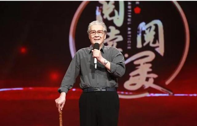 蓝天野：他白天是演员，晚上是我党地下工作者，隐姓埋名75年