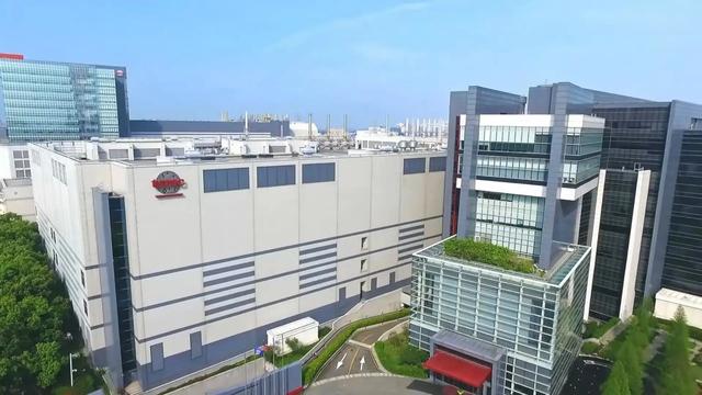 美国警告中国：敢向俄罗斯出口芯片，就别想用美国软件，等着停产