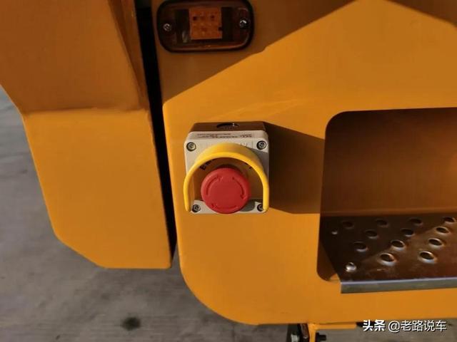 宇通宽体矿用自卸车