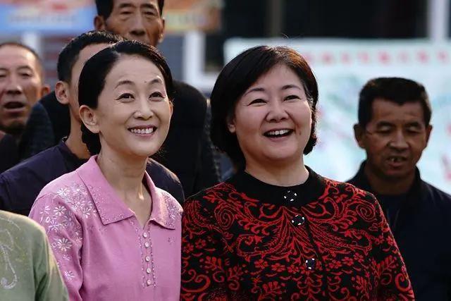 想不到2022年一开始，殷桃和袁泉，就给娱乐圈许多演员，做了表率
