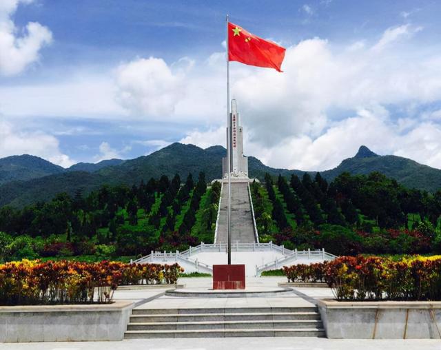 1949年毛主席曾给白崇禧指出两条路，他不走阳关道，偏要去独木桥