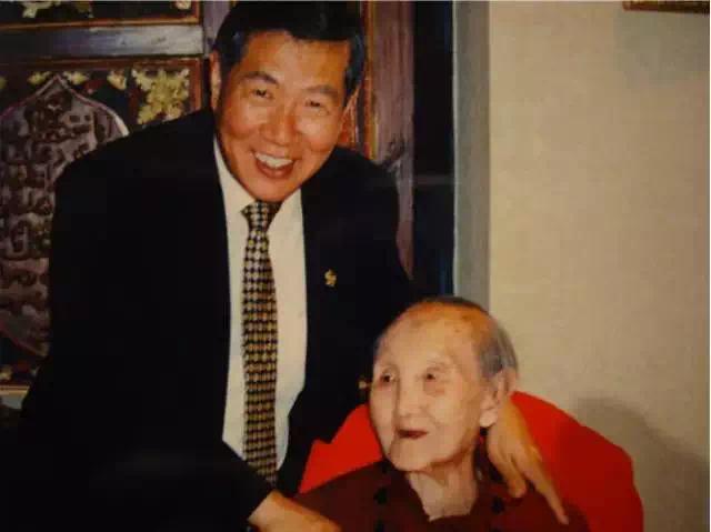 江苏女人，活到106岁，守寡54年，把13个孩子都培养成博士，凭啥