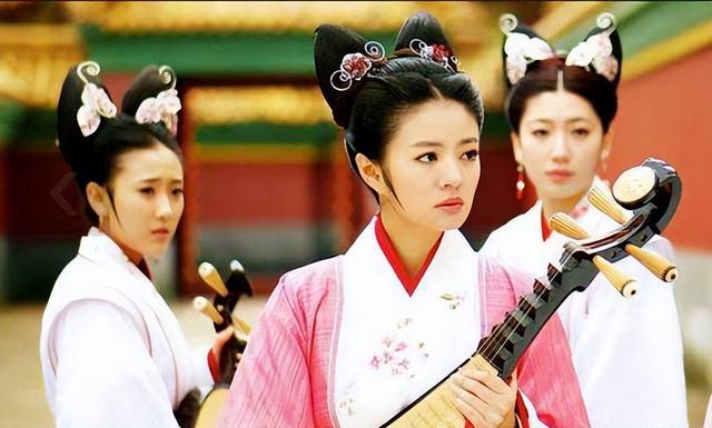 明宪宗晚年感叹膝下无子，太监扑通跪倒：您儿子6岁了，在冷宫里