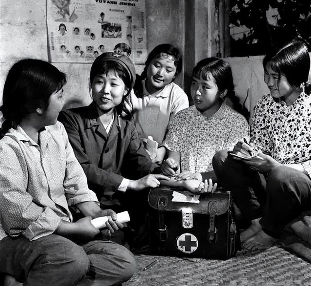 湖北一农妇去世多年，其孙偶然整理遗物，意外发现奶奶身份不简单