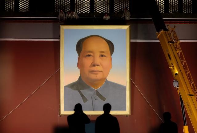天安门城楼上，先后挂过12个人的画像，除了毛主席外，还有谁？