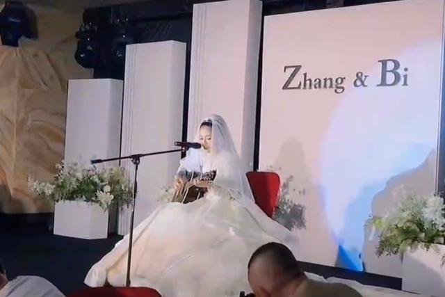《好声音》毕夏张恒远低调结婚，两人都是汪峰的学员，婚礼照曝光