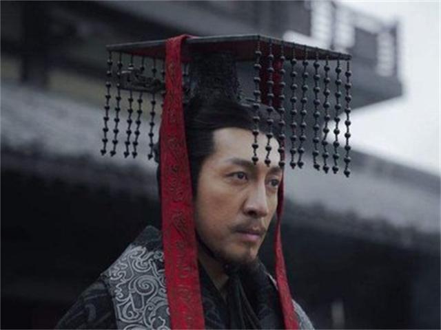秦始皇为何把“寡人”改为“朕”？把字拆开，就明白了