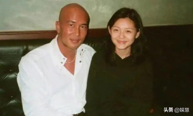 与具俊晔重聚后，大S首次晒照秀恩爱，“情侣小酒瓶”暗藏彩蛋