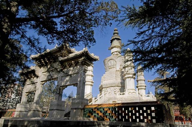 黃寺，得名于黃教