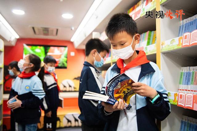 「央视快评」让全社会形成爱读书、读好书、善读书的浓厚氛围