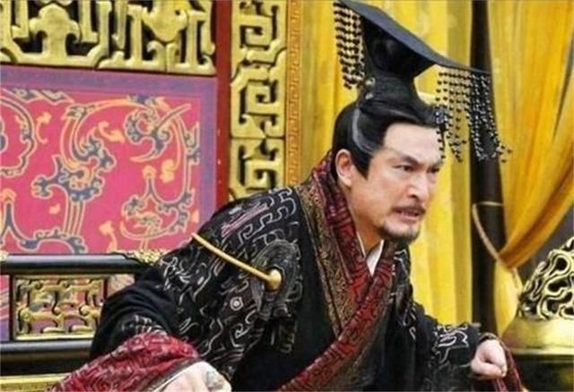 秦始皇为何把“寡人”改为“朕”？把字拆开，就明白了