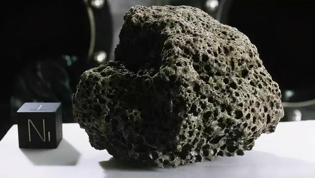太神了！月壤中的二氧化碳能制氧和火箭燃料，我国已开展试验