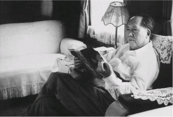 51年毛主席与周世钊见面，聊起抗美援朝，周：岸英去世怪彭老总吗