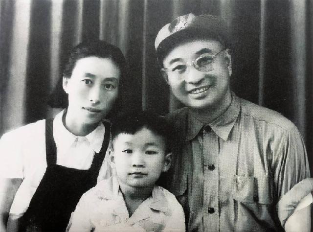 61年陈赓突发心肌梗塞，临终前跟傅涯说：我有两件事怕你承受不起