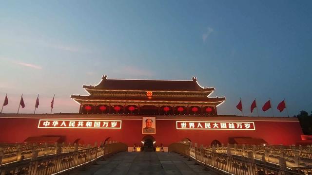 天安门城楼先后挂过12个人的画像，除了毛主席外，还有哪些人？