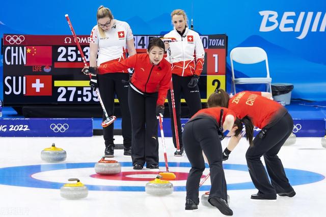 中国女子冰壶队5-7惜败瑞士队
