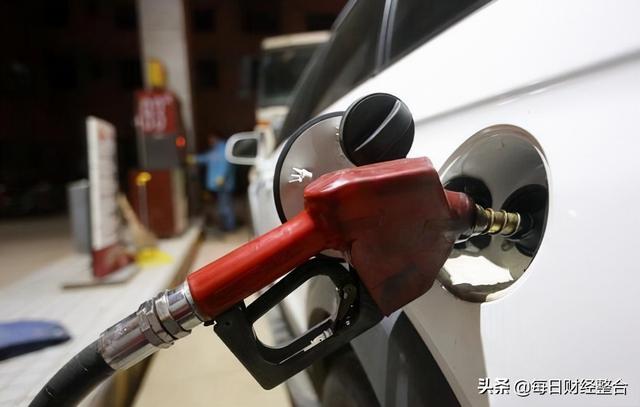 油价调整消息：今天12月2号调整后，全国加油站92、95号汽油售价