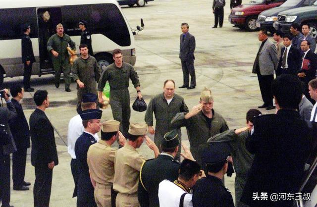 时隔21年，中美空中拦截大逆转，从无力伴飞到凭实力戏耍