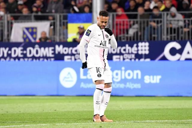 疯狂的6-1！梅西助攻帽子戏法！内马尔轰3球，姆巴佩戴帽创纪录
