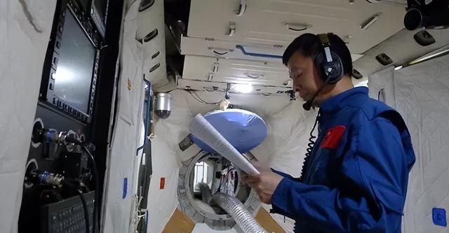 苦训24年无缘“飞天”，航天员邓清明：人生最坏，不过是大器晚成