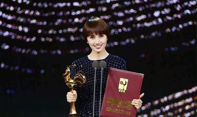 想不到2022年一开始，殷桃和袁泉，就给娱乐圈许多演员，做了表率