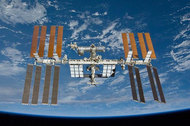 再见！俄航天局发布脱离空间站模拟视频，美国宇航员还回得来吗？