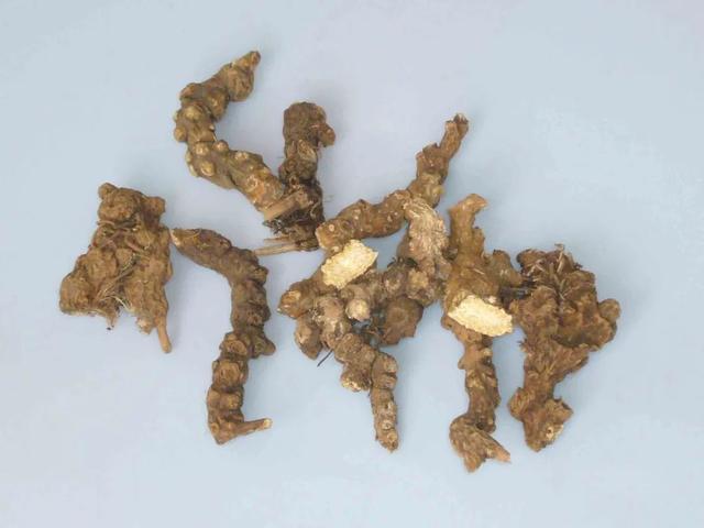湿气太重，如何赶走它？用这4味中药泡水喝，或会有意外收获