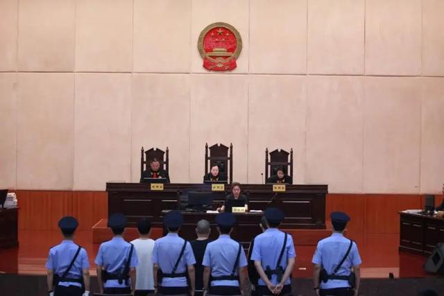2011年大连交警被当街打死，打人者极其嚣张我爸是大官！后来怎样