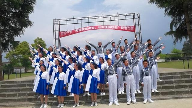 腾冲曲石中学举行经典诵读比赛