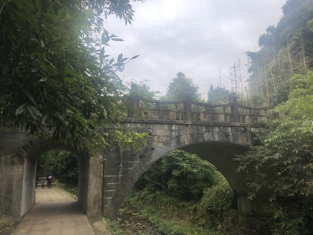 一不小心又成了夜遊~周末街子古鎮康道徒步到光嚴禅院~腳都走麻了