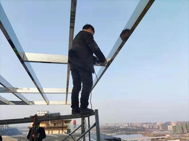 重拳出击！南充主城区一大波楼顶违建被拆除，快看有哪些