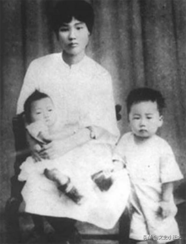 李讷排队瞻仰毛主席，工作人员一眼认出，李讷：我只是来看看爸爸
