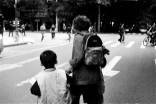 2002年，广东50岁夫妇生下龙凤胎，10年后两人跳楼自杀，为何？