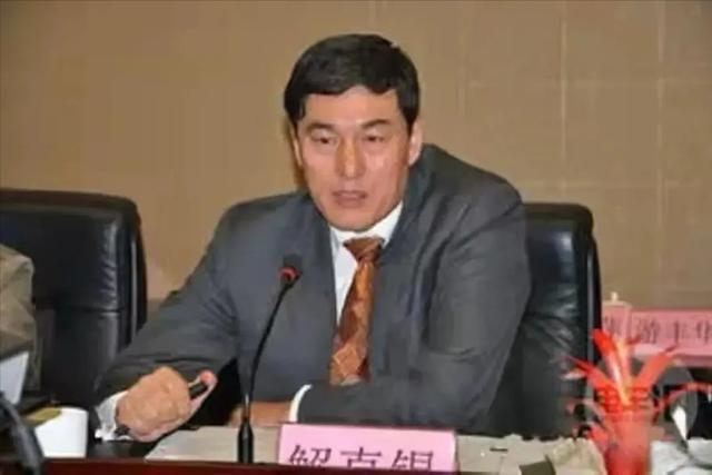 毛阿敏丧夫后消瘦憔悴，260亿资产由外甥继承，子女年幼无力承担
